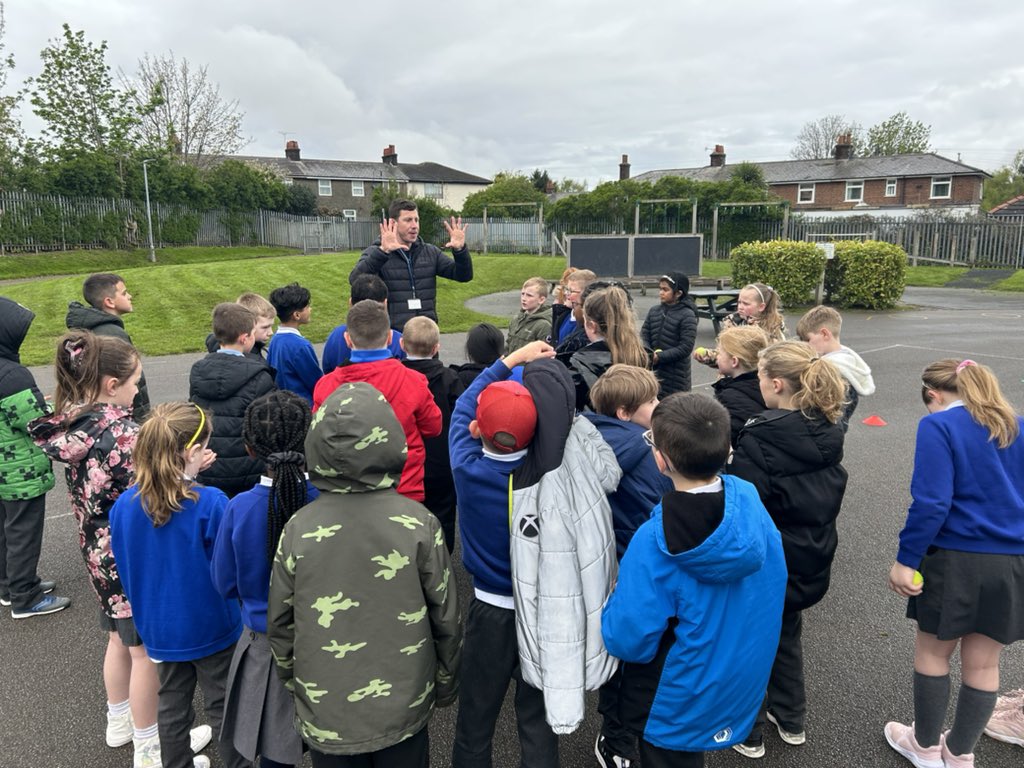 Class 3/4M tweet media
