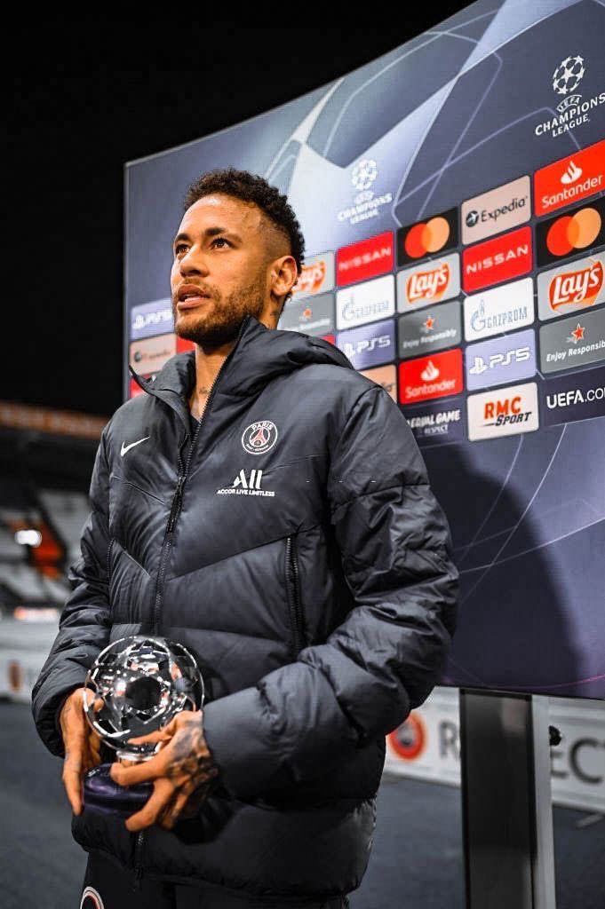 CL K.O g/a when both were at PSG : 🇫🇷Mbappe - 12 G/A in 18 games (0.66) 🇧🇷Neymar - 9 G/A in 13 games (0.69) Neymar was also the best dribbler and playmaker of the team but guess who got criticized?