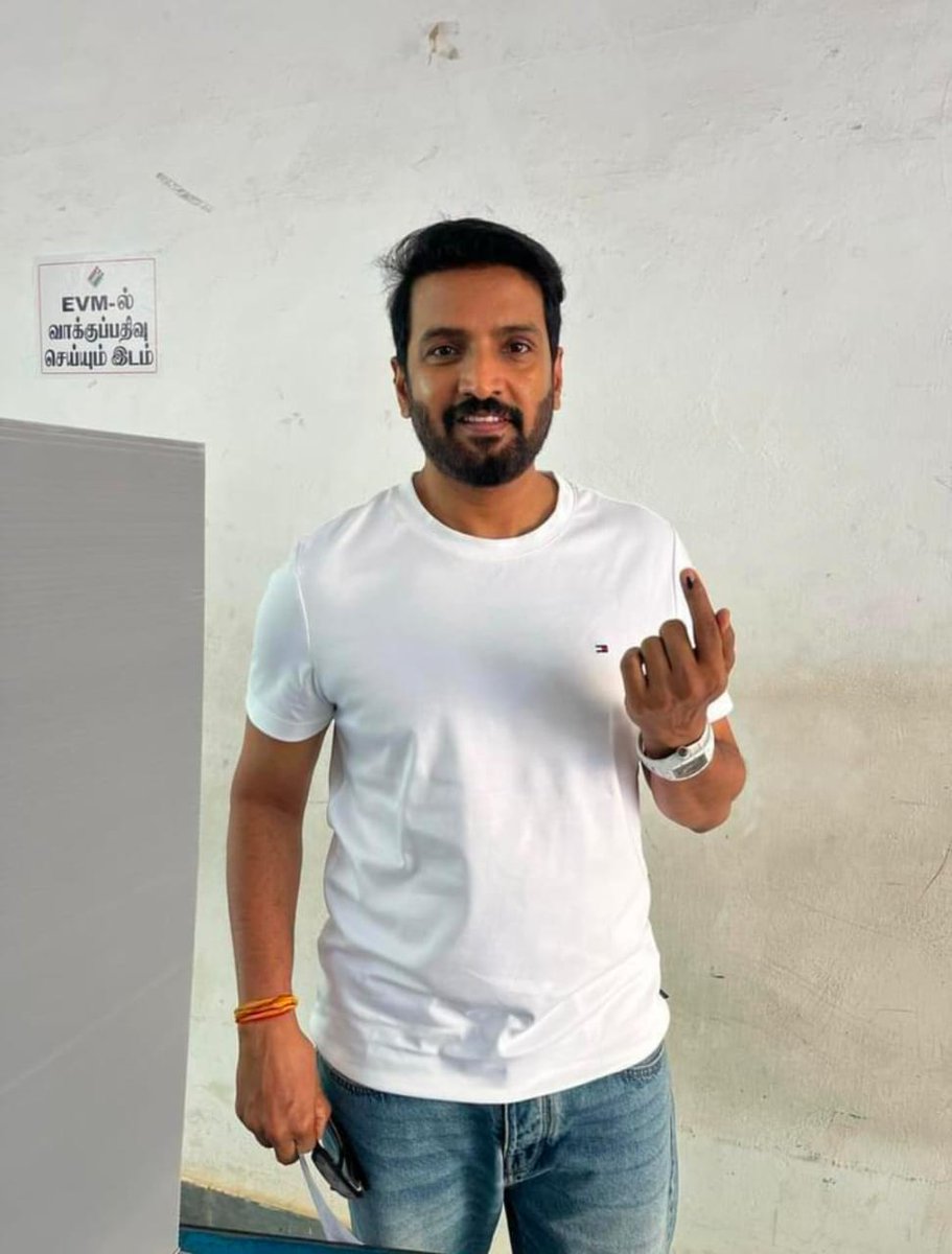 Oh Ok Bro😉🤍 @iamsanthanam Thalaivaa❤️🤩 #Santhanam #IngaNaanThaanKingu #LokSabhaElections2024