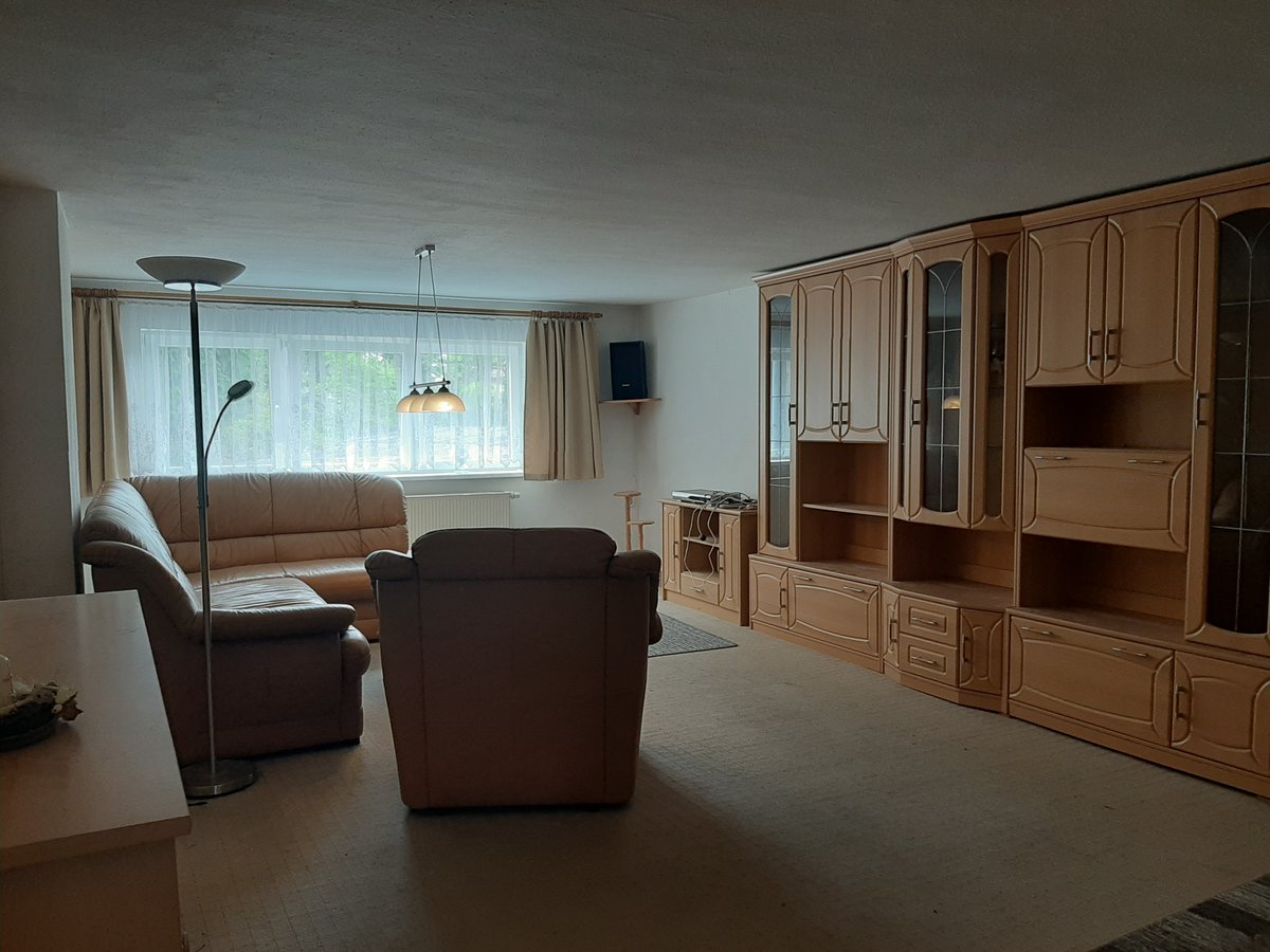 BOHOHV's tweet photo. Zum Wochenende ein tolles Frühlingsangebot: großes Haus mit 360 m2 Wohn/Nutzfläche für 695 EUR mtl. Kaltmiete im schönen Dittelsdorf:
https://t.co/W8eSQldE1C https://t.co/7ofG2h44Ck