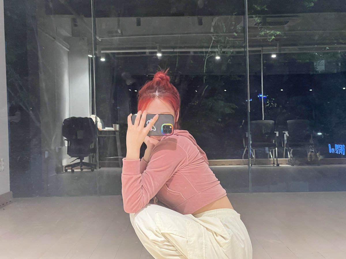 Lapillus_twt's tweet photo. Happy weekend my loves~ 💗

#Lapillus #라필루스 #Yue #유에 https://t.co/qmWrEOBrVF