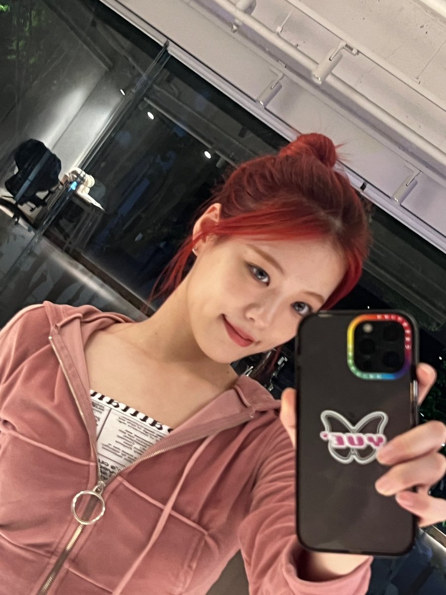 Lapillus_twt's tweet photo. Happy weekend my loves~ 💗

#Lapillus #라필루스 #Yue #유에 https://t.co/qmWrEOBrVF