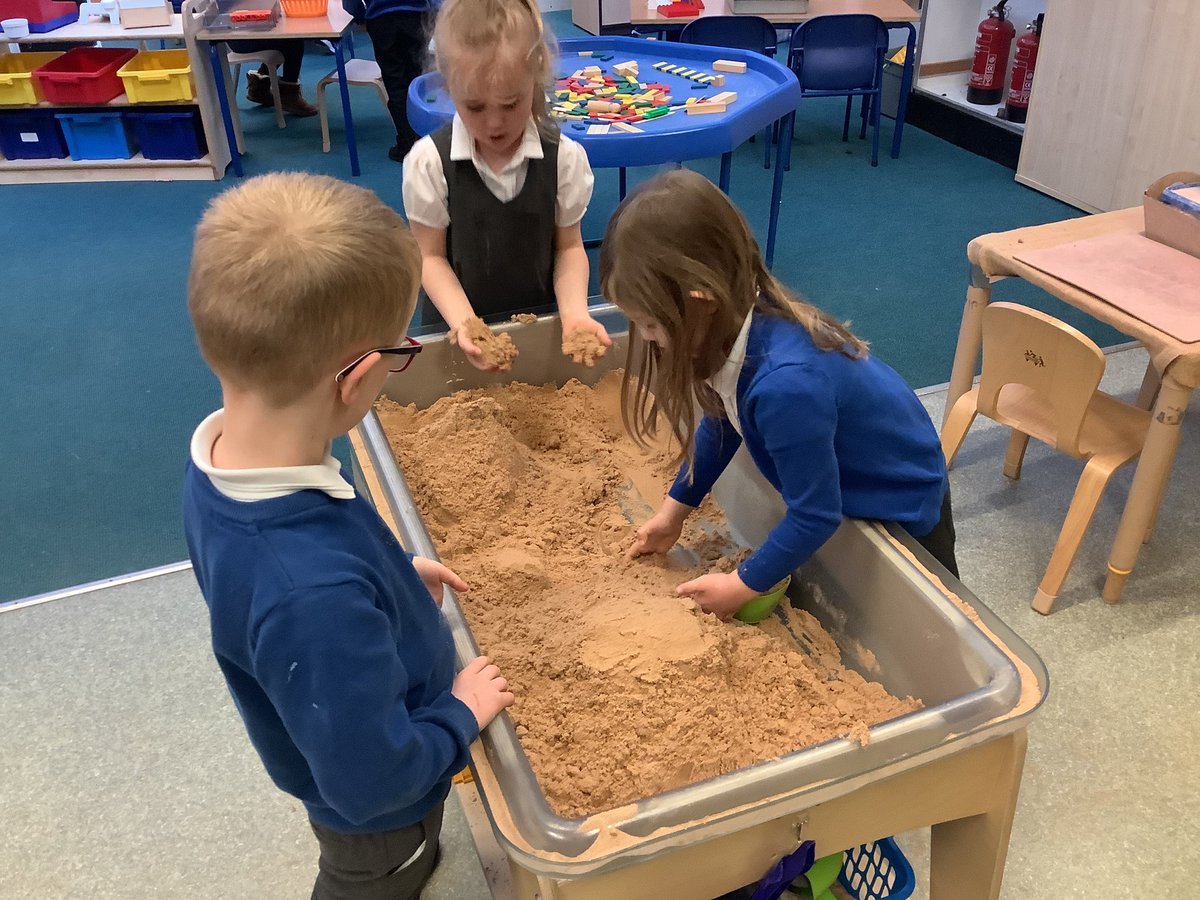 Pupils have shown an interest in learning about dinosaurs. We enjoyed handling and looking closely at some replica dinosaur teeth and claws and finding out more about dinosaurs using information books. Some of us even went digging for fossils in the sand tray. #Pupilledlearning