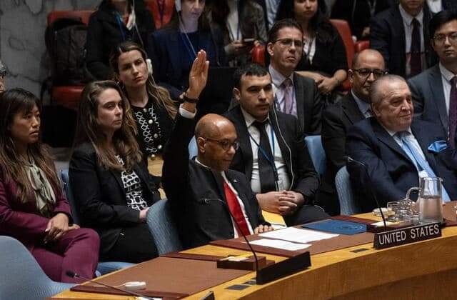 اقوام متحدہ @UN کی سلامتی کونسل میں فلسطین کو بطور ریاست تسلیم کرنے کی قرارداد امریکہ نے ویٹو کردی۔ یہ فلسطینیوں سے ریاست کا جینے کا حق چھینا ہے اور کھل کر دہشتگردی, apartheid regime صہیونی ریاست @Israel کو سپورٹ کرنا ہے۔ ہم اس کی شدید الفاظ میں مذمت کرتے ہیں۔ @GovtofPakistan