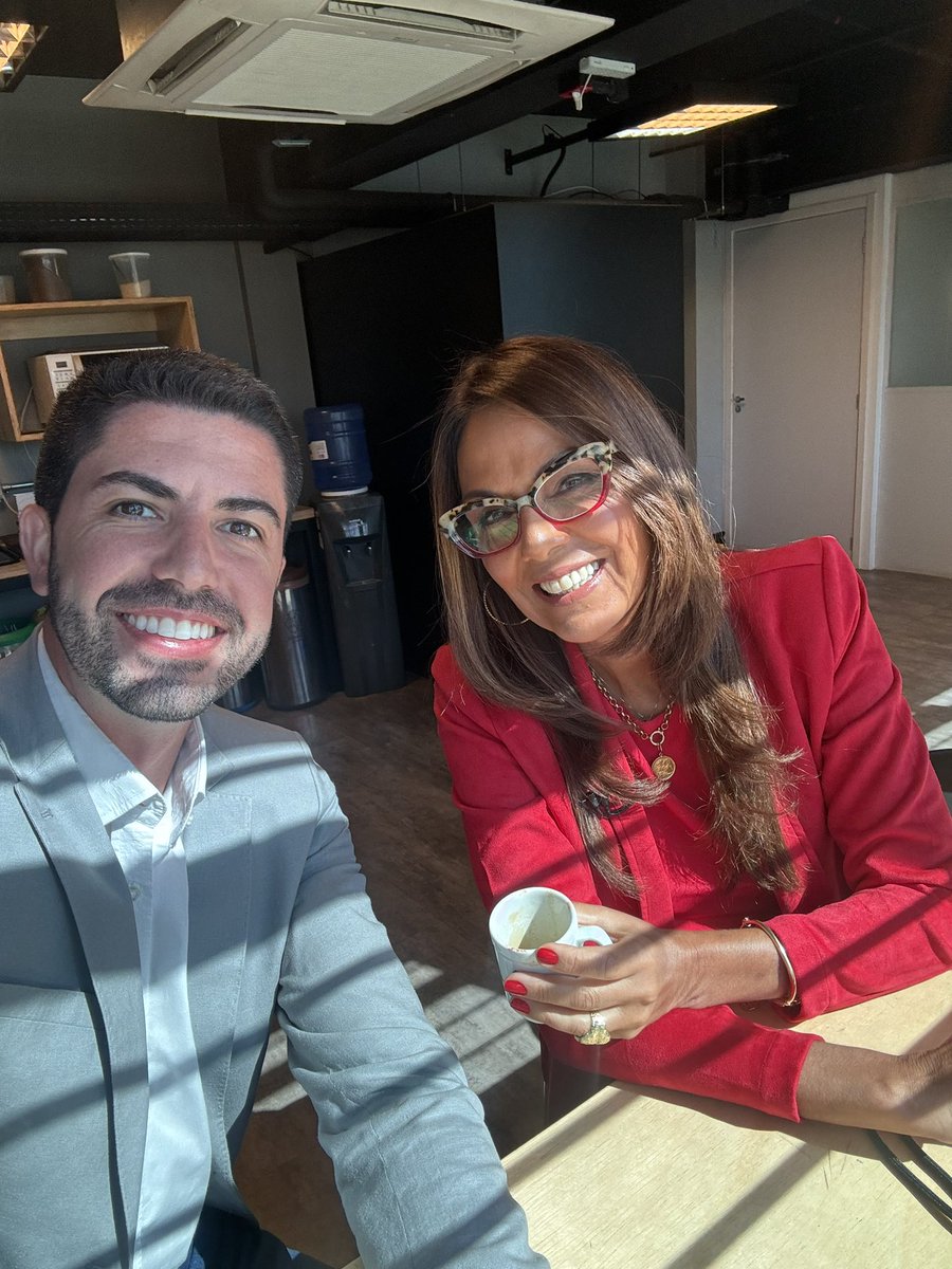 rbstv's tweet photo. O cafezinho básico antes do almoço tem que ter, né? ☕️ Daqui a pouco vamos almoçar juntos? O JA começa às 11h45 📺
#BemPraTi https://t.co/wyrqOdZ7KQ