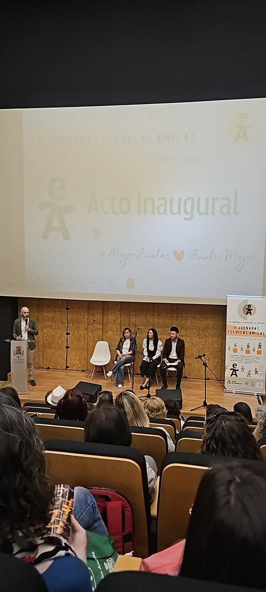 jjsiscar's tweet photo. Inauguració II Jornadas Escuelas Amigas @en_escuelas #eoi https://t.co/OBBiirCWau