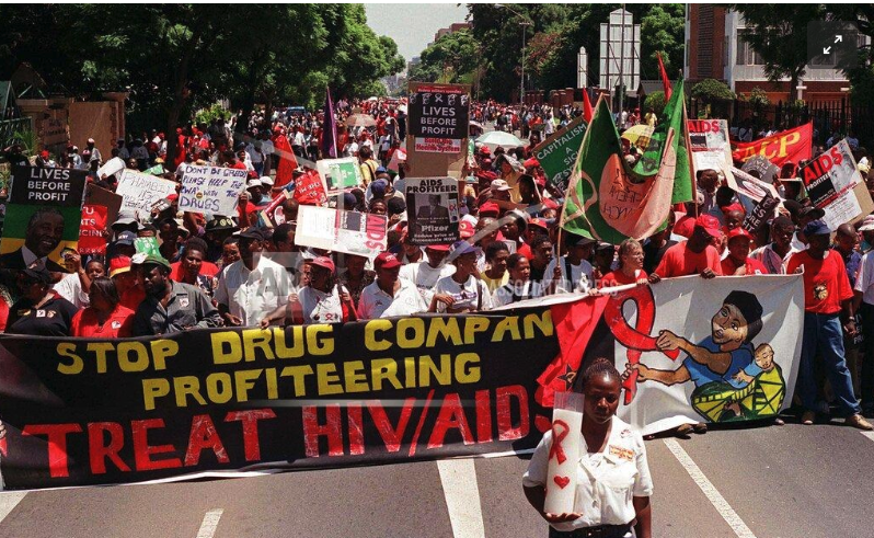 On this day - April 19, 2001 - forty pharma companies and industry lobbyists abandoned their lawsuit to prevent the South African government from obtaining cheaper versions of branded ARV drugs in order to protect its people from the HIV/AIDS epidemic. 🧵(1/5)