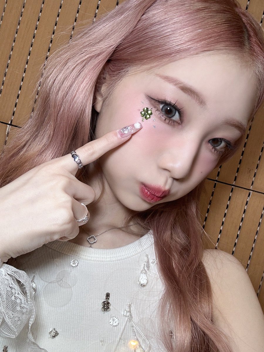 [📷]

크루 응원 소리 너무 커서 힘이 났어요 너무 고마워요 크루 덕분에 더 신나게 활동 시작 할 수 있을 것 같아요 사랑해요 크루비 영원하자🤍🌙

#여진 #YeoJin
#루셈블 #Loossemble