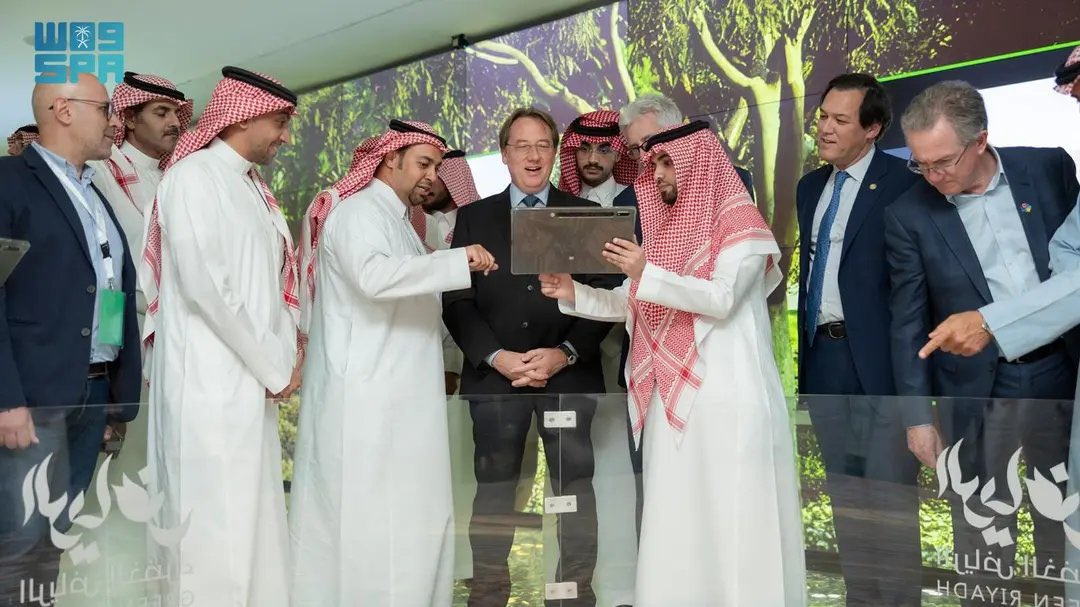 alekhbariyaFRA's tweet photo. Photos | Dans la continuité des projets de reboisement des quartiers de riyad, le programme « #RiyadVert » atteint le quartier d'#Irqa.L'ambassadeur de France en Arabie Saoudite, @ludovic_pouille,était présent lors de cet événement marquant. #RiyadVert #Reboisement
#EKHactualités https://t.co/YRtPMqY68M