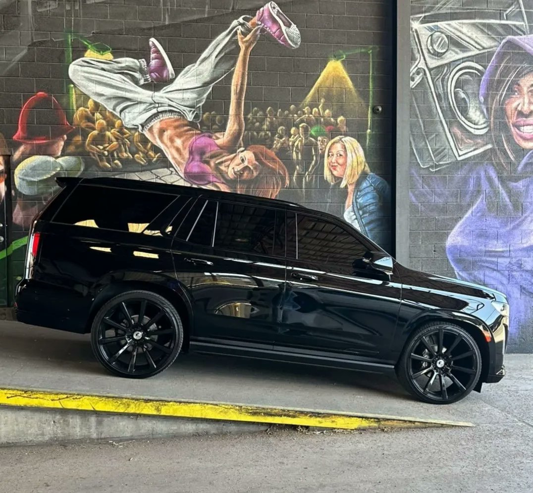 jarieszackb's tweet photo. Our ride to the graffiti this weekend 💯
Good Looking Cadillac Escalade by @c_suarez_ 🤠
Swipe left... 
▪️▪️▪️
Photo credits: @c_suarez_
Thanks for sending photos 🙌🏼
🦾🦾🦾
.
.
#jarieszackb https://t.co/EBYoBLG1zq