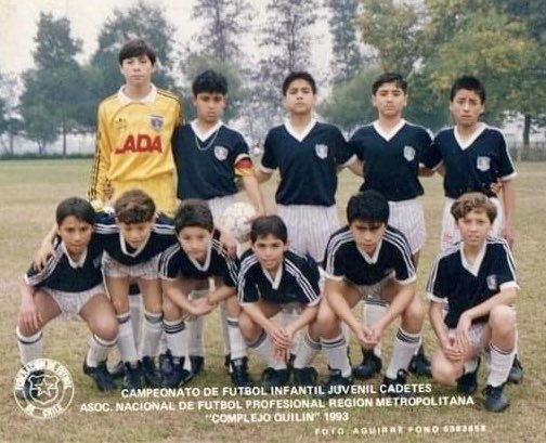 11mcaceresG's tweet photo. Mi debut profesional con la camiseta más linda del mundo. Año 1998 con solo 16 años… 🖤🤍🖤🤍🖤🤍 FELICES 99 años a la mejor familia del universo🎂. GRACIAS @ColoColo @CSyDColoColo https://t.co/Gf806517lB