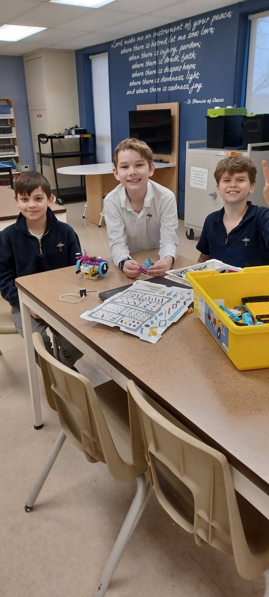 StGregoryCA's tweet photo. Ms. Lapolla's Gr.5/6 Pace students working in the LLC on their robot model that they will be coding for the lego robotic challenge. @YCDSB @CAD_ycdsb https://t.co/5pgoUBv3Iu