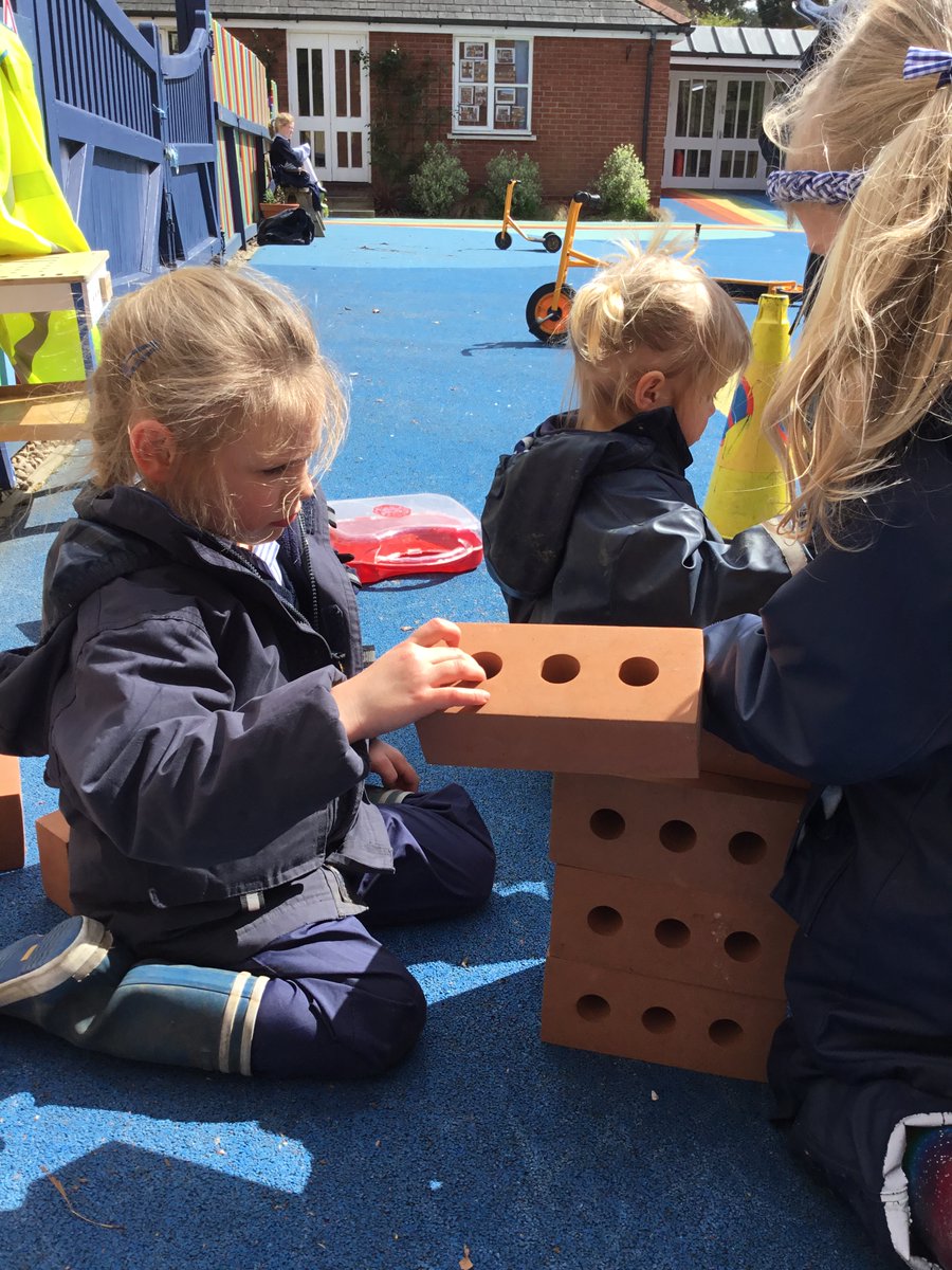 Very industrious play in the Pre-Prep Playground this week! 😀🧱

#oldbuckenhamhallschool #preprep #suffolkpreprep #learningthroughplay #suffolkindependentschool #suffolknursery