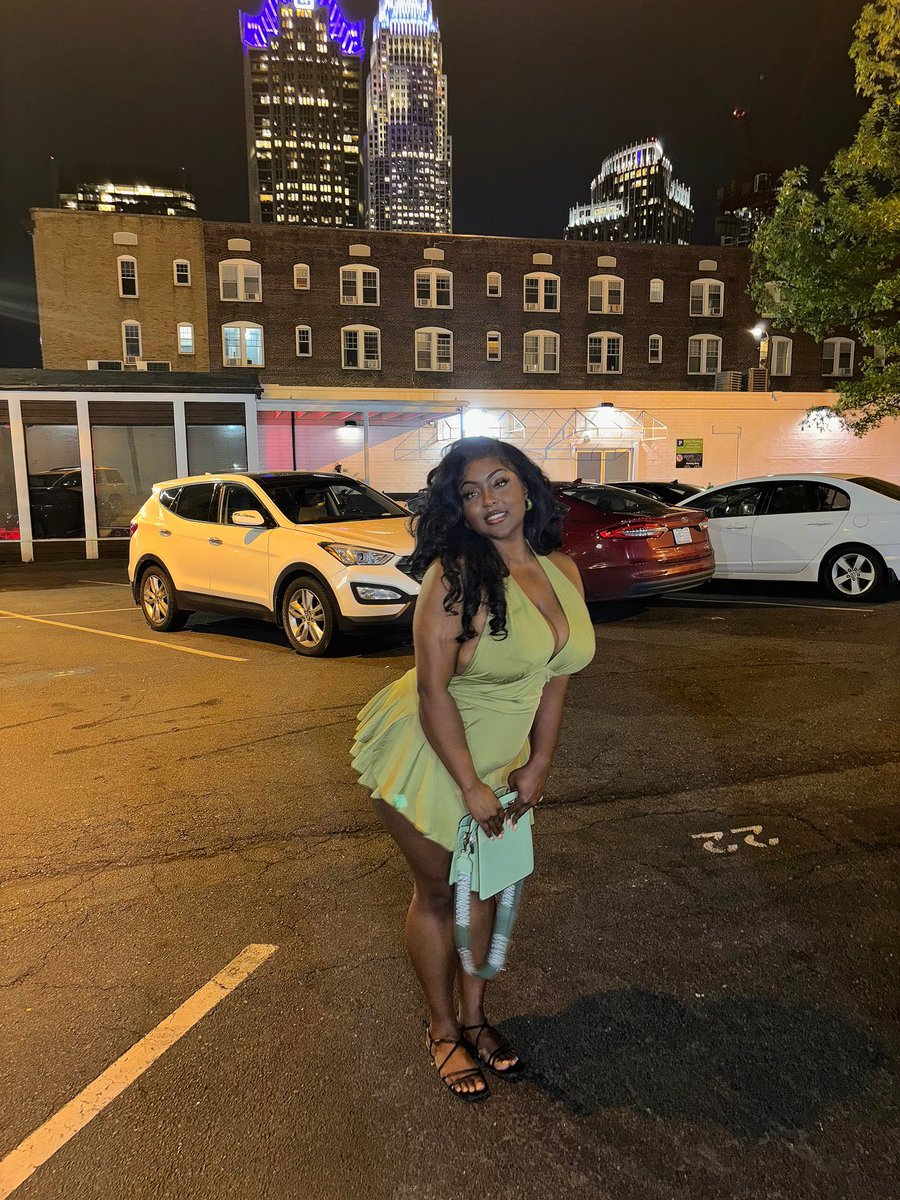 mona_juicy's tweet photo. Charlotte Nights 🫶🏽✈️ https://t.co/wCh009vPxf