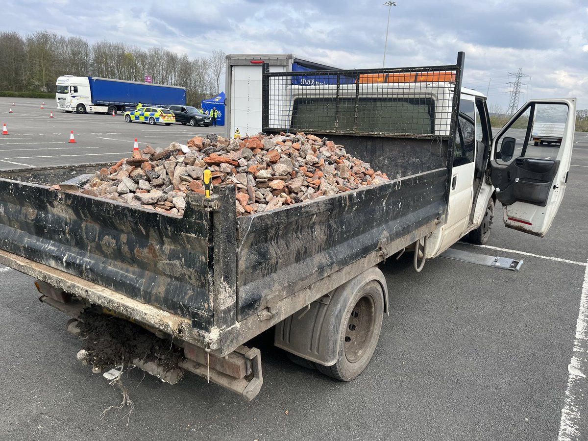 DVSAEnforcement's tweet photo. Can you spot what’s wrong?

The light goods vehicle was inspected by our team at the NEC 🚔 

Overloaded ⚖️ ❌
Insecure load 🧱 ❌

Removed from the road network ✅

#LoadSecurity advice 🔽

https://t.co/xWdSJJ7HOm

#WatchYourWeights https://t.co/X2LCjnFVQq