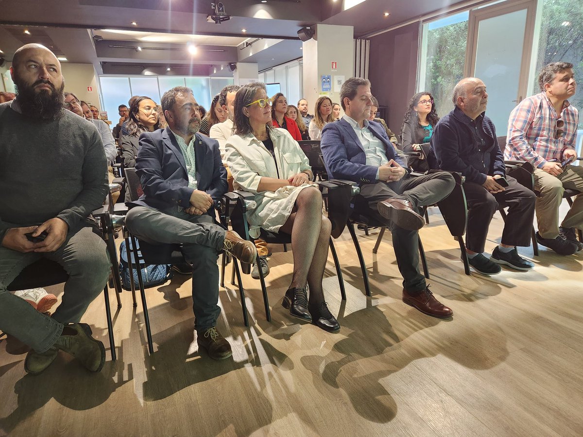 subturismo's tweet photo. Subsecretaria de Turismo, @VeroPardoLagos, participa en Seminario "Contribuciones académicas al desarrollo sostenible del turismo en torno a las áreas protegidas". Encuentro que reúne a Transforma Turismo de Corfo, Programa Patagonia Austral, Societur, entre otras instituciones. https://t.co/ZPlTgxJNVD