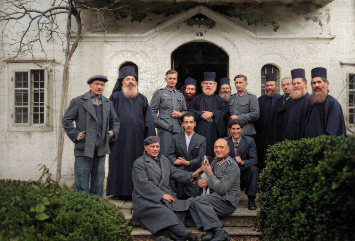 🇬🇷☦️ — Wehrmacht soldiers and Greek Orthodox monks in full coexistence on the top of Mount Athos.