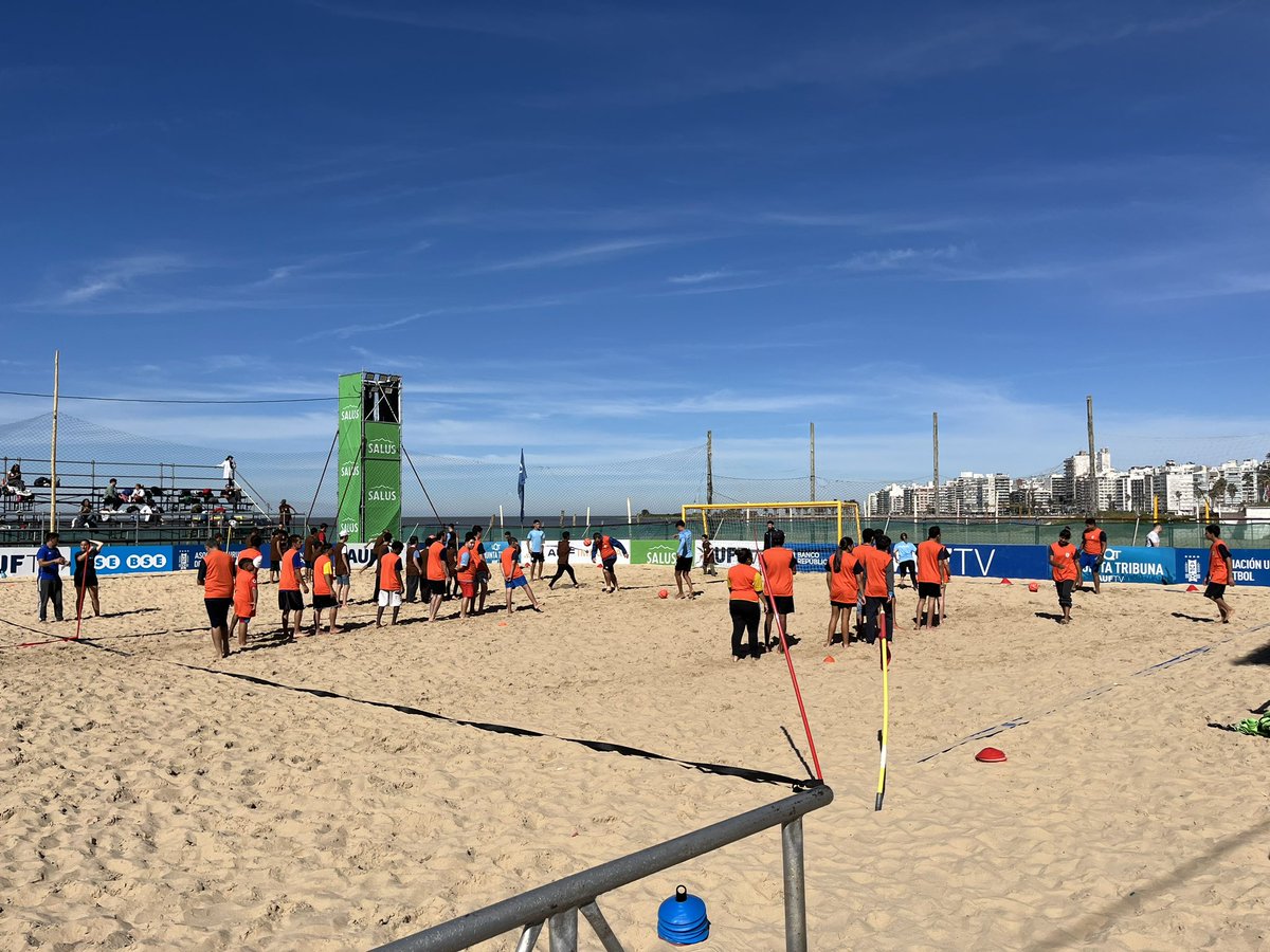 En el marco de la semana del fútbol playa acompañamos la actividad organizada por Olimpiadas Especiales con apoyo de @AUFOficial @CONMEBOL y Colegio Alemán de Montevideo, en la Playa de Pocitos.

#PorMiBarrio