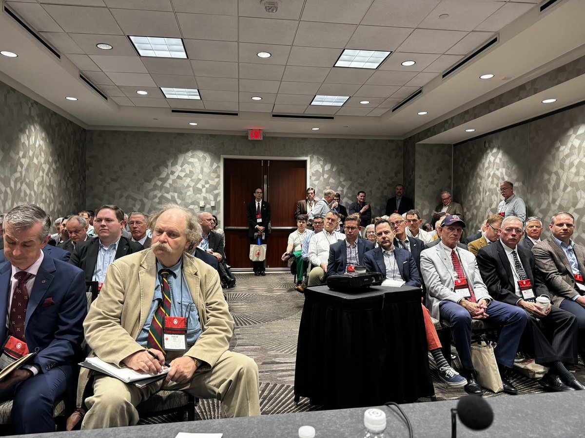 Standing room only at #SMH2024 Marvel of the mind with <a href="/The_Irish_Texan/">Jonathan Carroll Ph.D.</a>!!!!