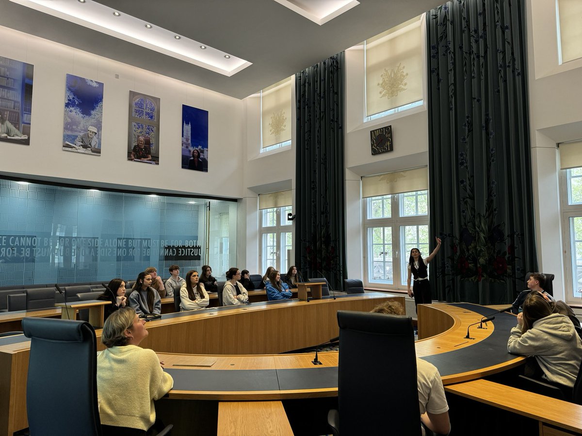 WHSHISTORY20's tweet photo. Fascinating tour of the @UKSupremeCourt before the debate. We especially liked the leek for Wales in the carpet designed by Peter Blake. @WhitmoreHigh https://t.co/z8ngR3Gif4