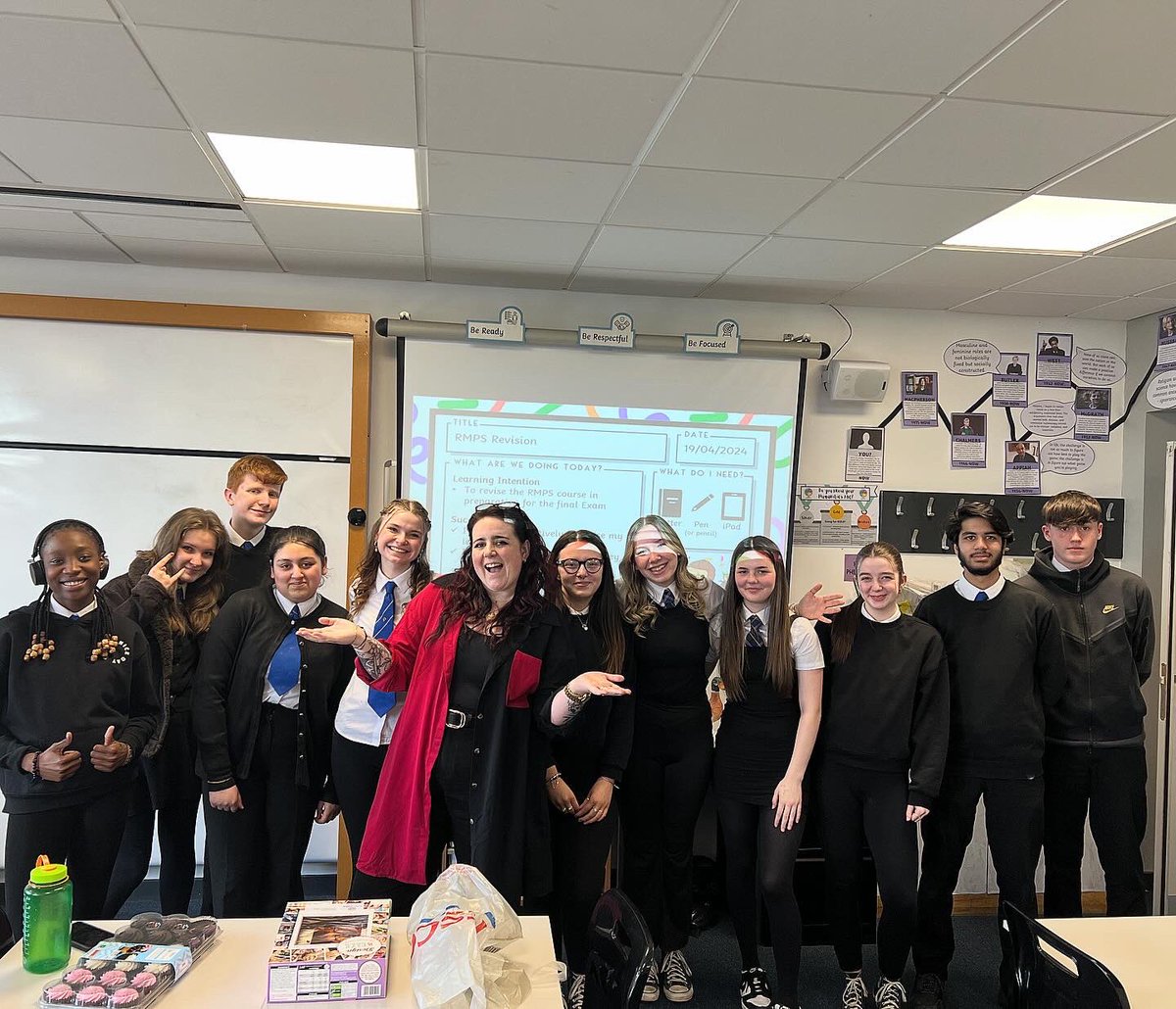 MrsMurrayRMPS's tweet photo. The end of an era with our first lot of S4 National 5 pupils (I so wish everyone could have been in the pic). The most amazing bunch of souls and an absolute dream to teach over the last 2 years. Wishing you all the best of luck in your exams. You’ll smash it! ✨💛 https://t.co/ZsnSw2bIFU