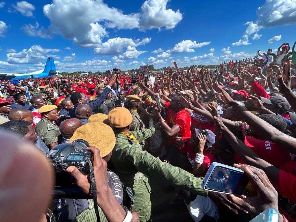 We’re in #Mongu, Western Province, for the #Kuomboka ceremony. Looking forward to the sound of the royal #Maoma drums, the pageantry & burst of vibrant colours that symbolise our rich cultural heritage & diversity. Bana bama Lozi! Lwa milata luli shangwe!🇿🇲 #1Zambia1Nation1People