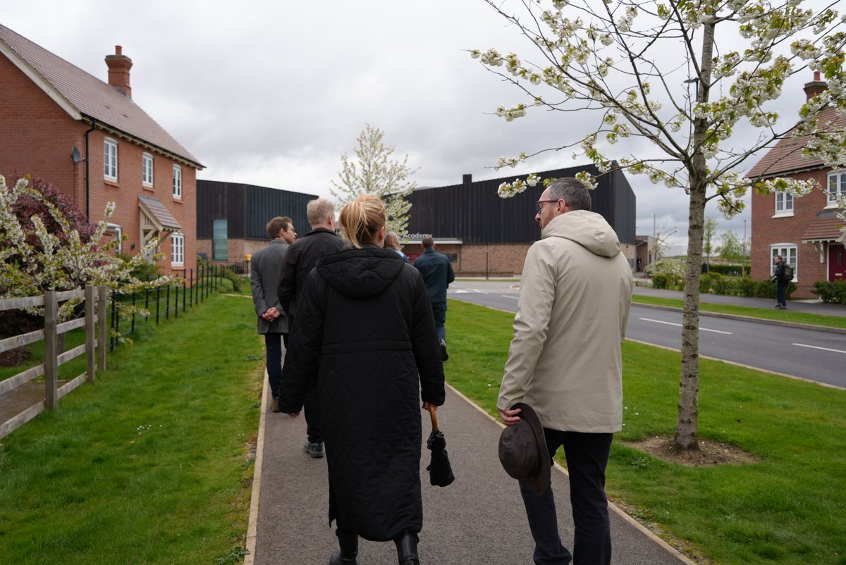 Houlton is a residential development which includes schools, shops, sports pitches and employment space, with green open spaces & active travel networks. @Chris_Boardman & @LisaDoddMayne visited to see how health & activity have been considered, demonstrating the principles of