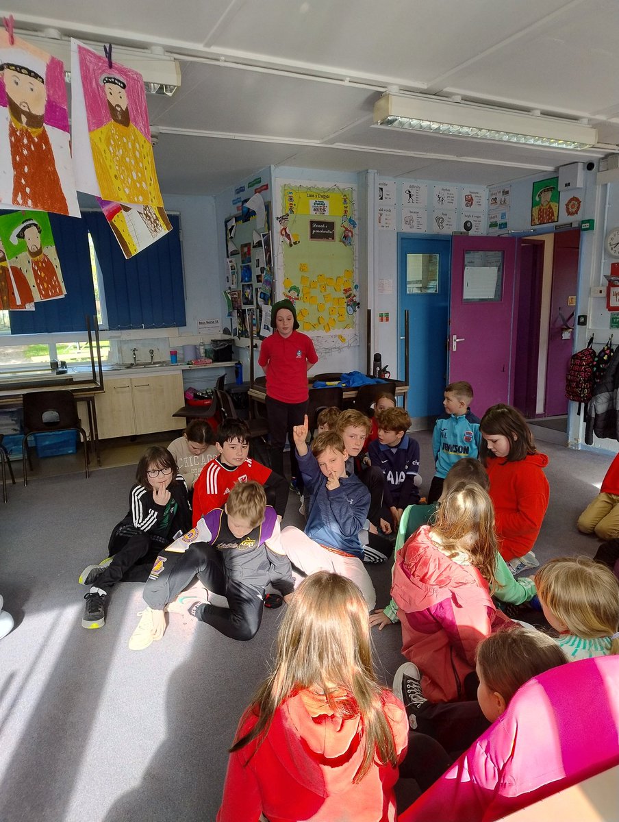 Gweithgareddau di-ri unwaith eto wythnos yma, gan gynnwys
🔣 Mathemateg pen 
🎬 Perfformio o flaen gynulleidfa
🧠 Casglu syniadau
🗣️ Selsig siarad