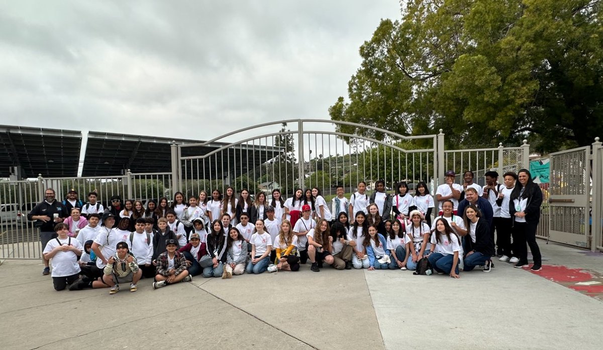MrsFord7thgrade's tweet photo. Off to Knott’s Berry Farm! @FHSAPerkins @CajonValleyUSD https://t.co/8DoXRlLFX2