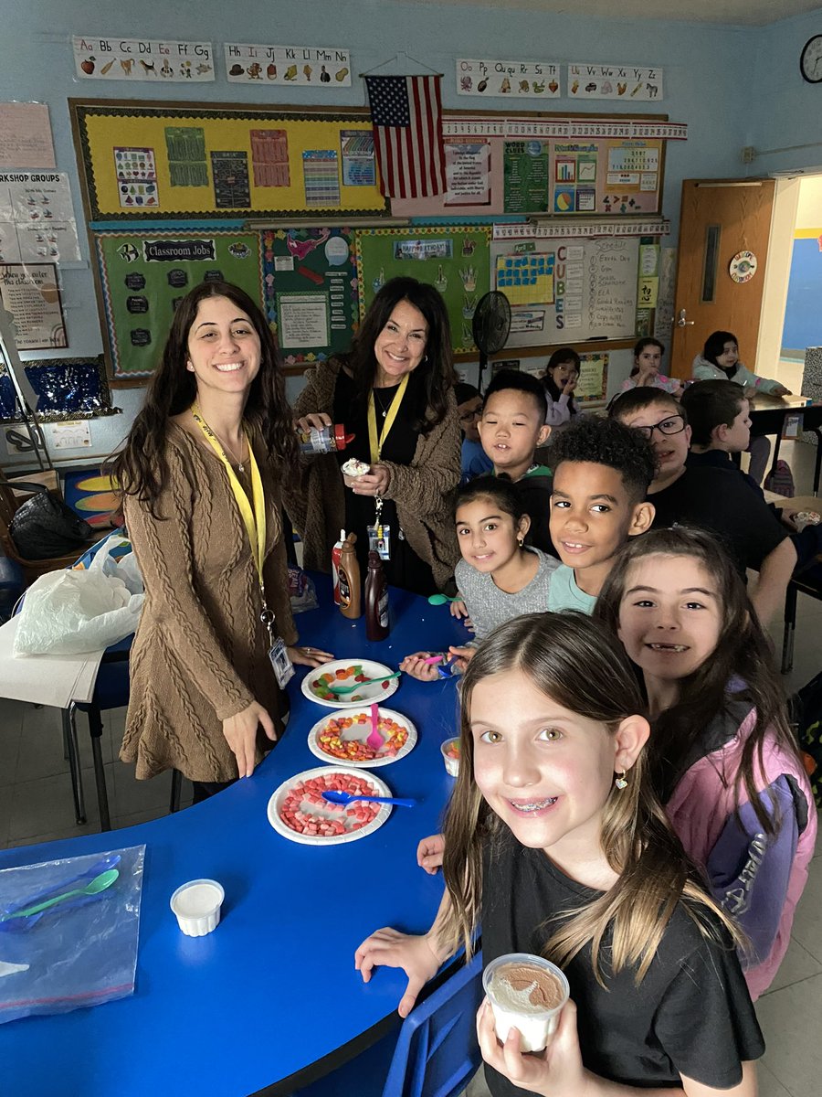 Everyone reached their AR goals so we celebrated with an ice cream party! Way to go 2MG <a href="/Ms_Gomez5/">Ms. Gomez</a> <a href="/polk_street/">Polk Street School</a> <a href="/polk/">pal polu</a> <a href="/OFFICIALFSUFSD/">Franklin Square UFSD</a>