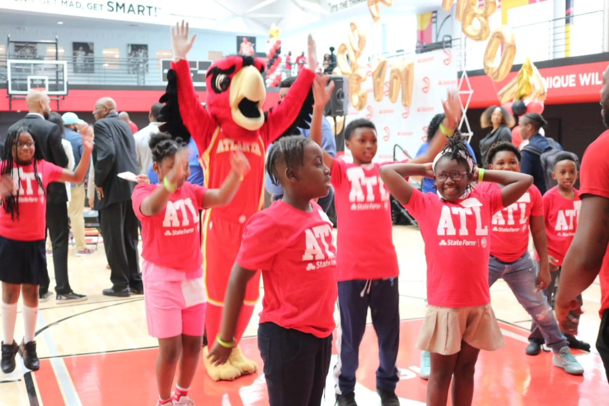 On Thursday, April 18, The @ATLHawks and @StateFarm unveiled a newly renovated, multi-functional Good Neighbor Club at the Andrew and Walter Young Family YMCA in Southwest Atlanta. This 10th Good Neighbor Club features a gym renovation, including a refurbished basketball court,