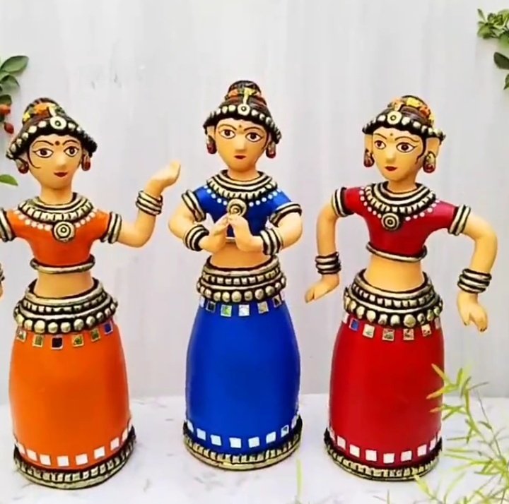 'The Dolls were an attitude. If nothing else they were a great attitude.' ~ Johnny Thunders Repurposed plastic bottles into dolls by Narendra Kumar Singh. instagram.com/reel/C5s64k7Si… #art #artist #homedecor #handmade #quote #learning #Skill #culture #IncredibleIndia