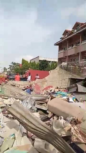 enquetemedia's tweet photo. #Abidjan-Démolition à Angré/@IbrahimaBacongo fait un poids, deux mesures.
Le gouverneur du @AbidjanAutonome rase des habitations , des commerces et epargne le groupe #Areel Groupe. https://t.co/iShIWmJzhz