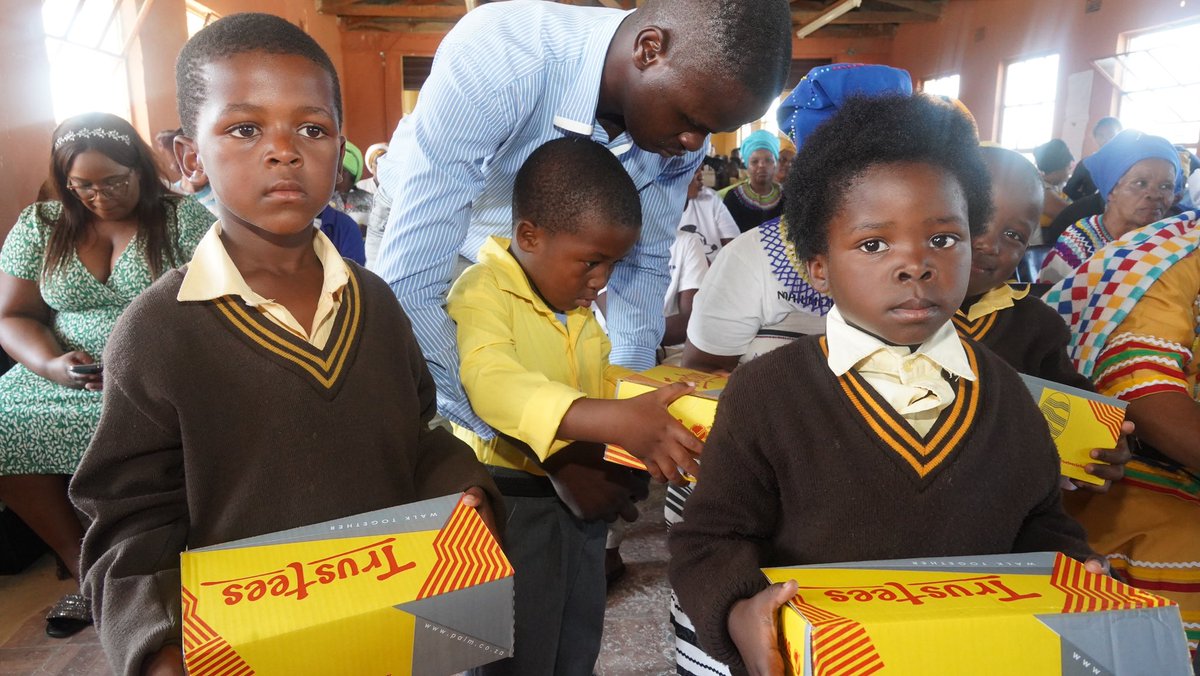 HumilePaul's tweet photo. As an effort to eradicate the woes of children lacking decent school shoes, the Paul &amp; Humile Mashatile Foundation visited the Ndlame L &amp; H Primary School in Peddie, Eastern Cape to hand over brand new school shoes. The drive was held alongside the #60walkachildtoschool https://t.co/BxnYJnCVfi