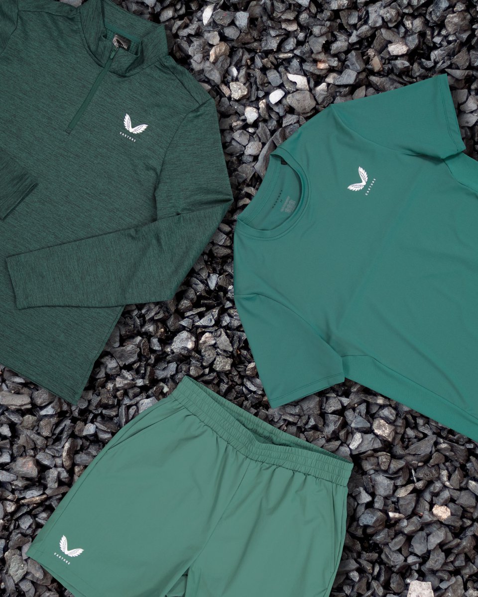 Tired of the usual navy and black sportswear? Elevate your workout game with the Men's Castore Pine Set. Pair the Pine 1/4 Zip, Performance Shirt, and Woven Shorts for the ultimate workout ensemble! 💪🌲 - Don't settle for ordinary. Shop now! 🛍️ - odsdesignerclothing.com/collections/me…