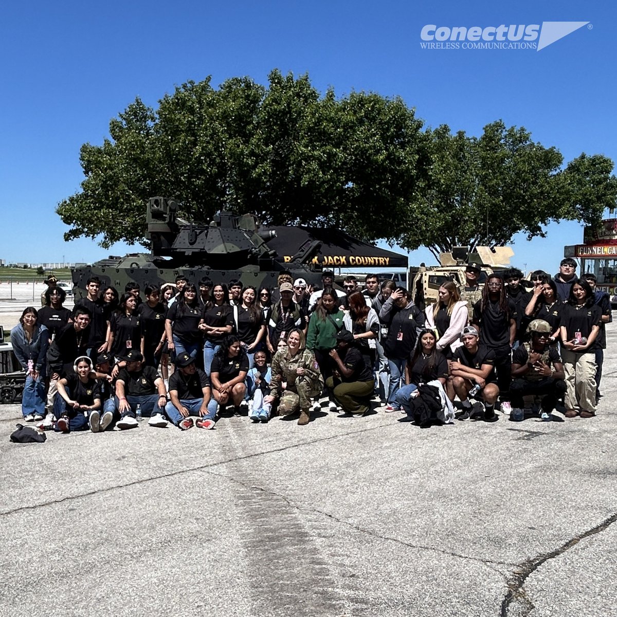 On Thursday of last week, ConectUS Wireless partnered with the Team Texas Racing School and Fort Cavazos during their recruiting day! High schoolers from across DFW came out to this event to learn more about joining the U.S. Army, the racing industry, and the wireless industry.