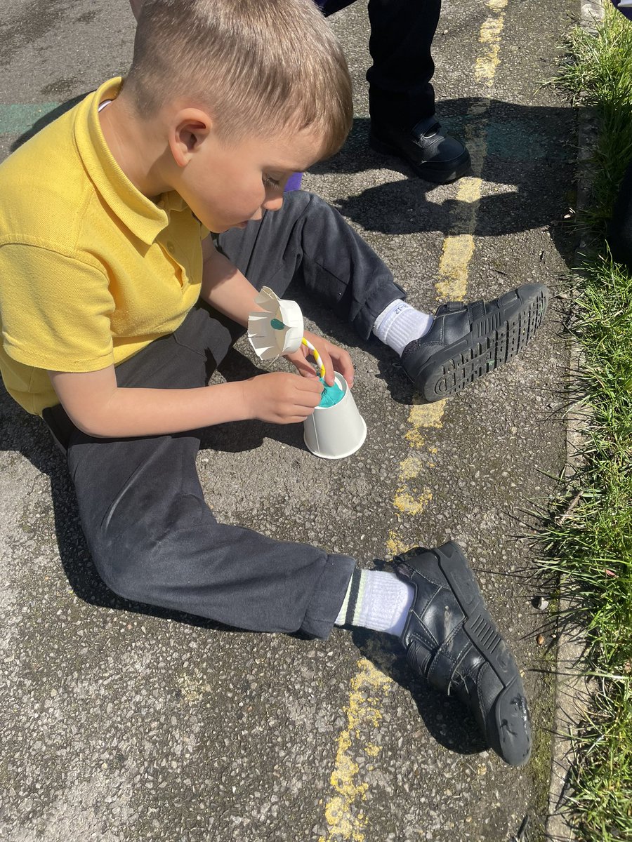 The children enjoyed testing their windmills outside🌬️@MissMcNamaraLHS @MrsGossLHS @LHS_Watford