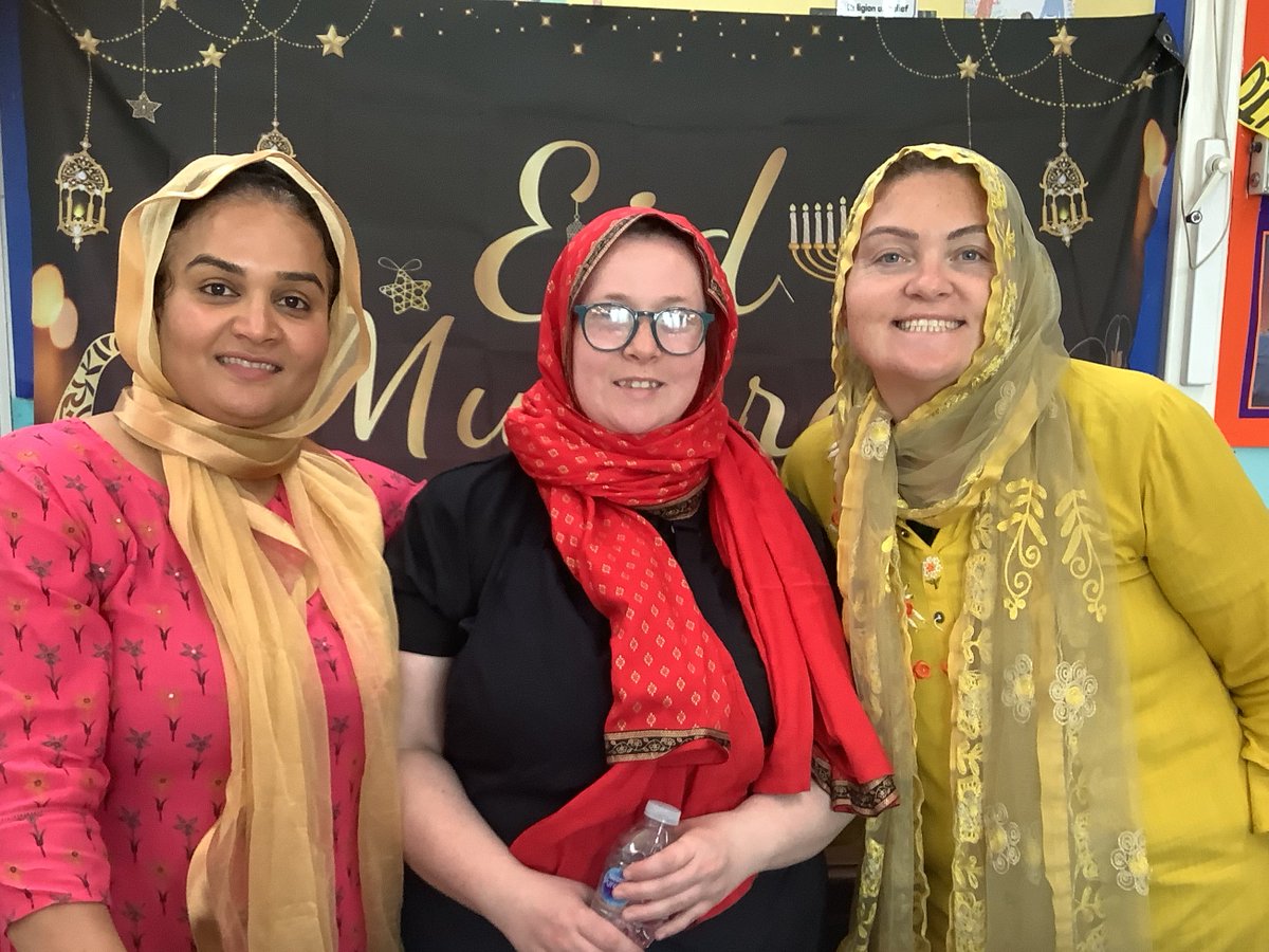 Children had a delicious Chicken Biriyani with Raita and Sweet Potato Curry with Rice and Flatbread, and Vanilla Cardamom Muffins to celebrate Eid. Thanks to the Catering Team at Southwold Primary School who also dressed up for the special occasion! Hope everyone enjoyed it. 😀