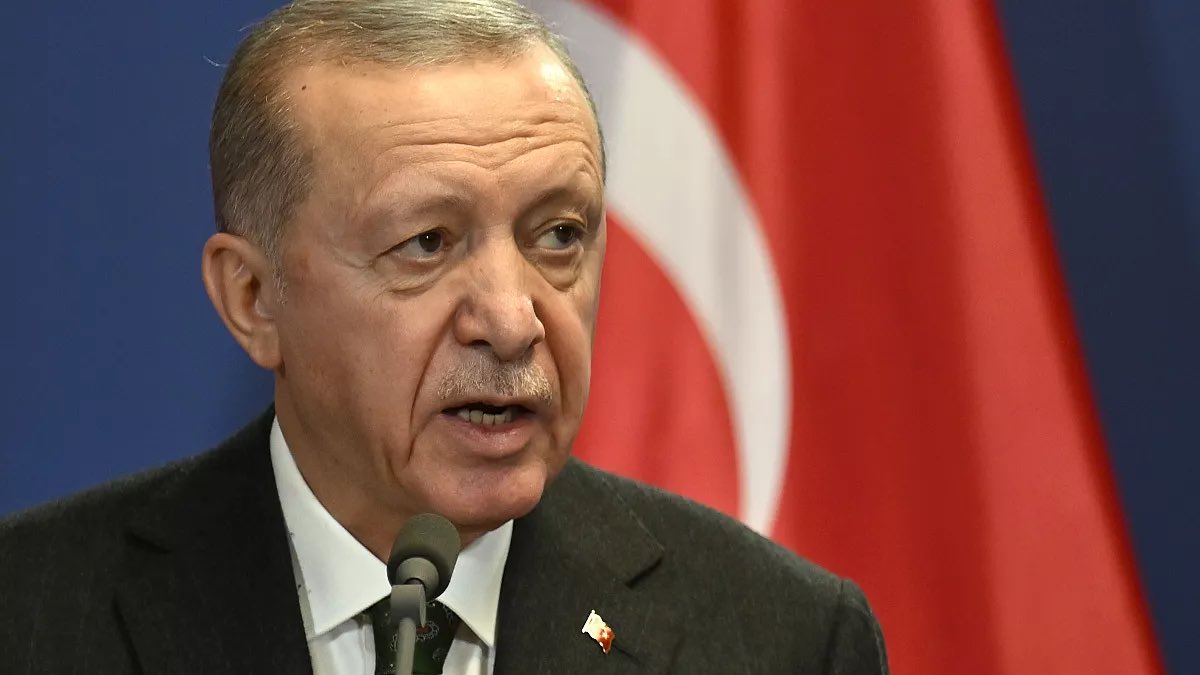 عاجل: الرئيس التركي أردوغان تعليقاً على القصف الإسرائيلي على أهداف في إيران: إيران وإسرائيل كلاهما يكذبان ولا يقولان شيئاً منطقياً يمكن تصديقه. ولا داعي للانشغال بكلامهما.