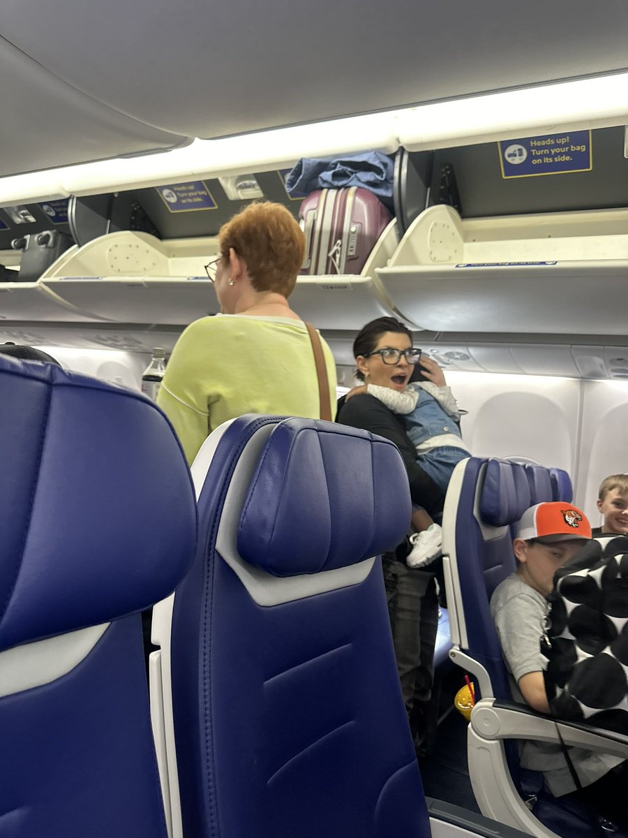 Karma was having a hard time on her flight home but this sweet lady asked to hold her & hung out with her the whole flight. This was their departure 🥹