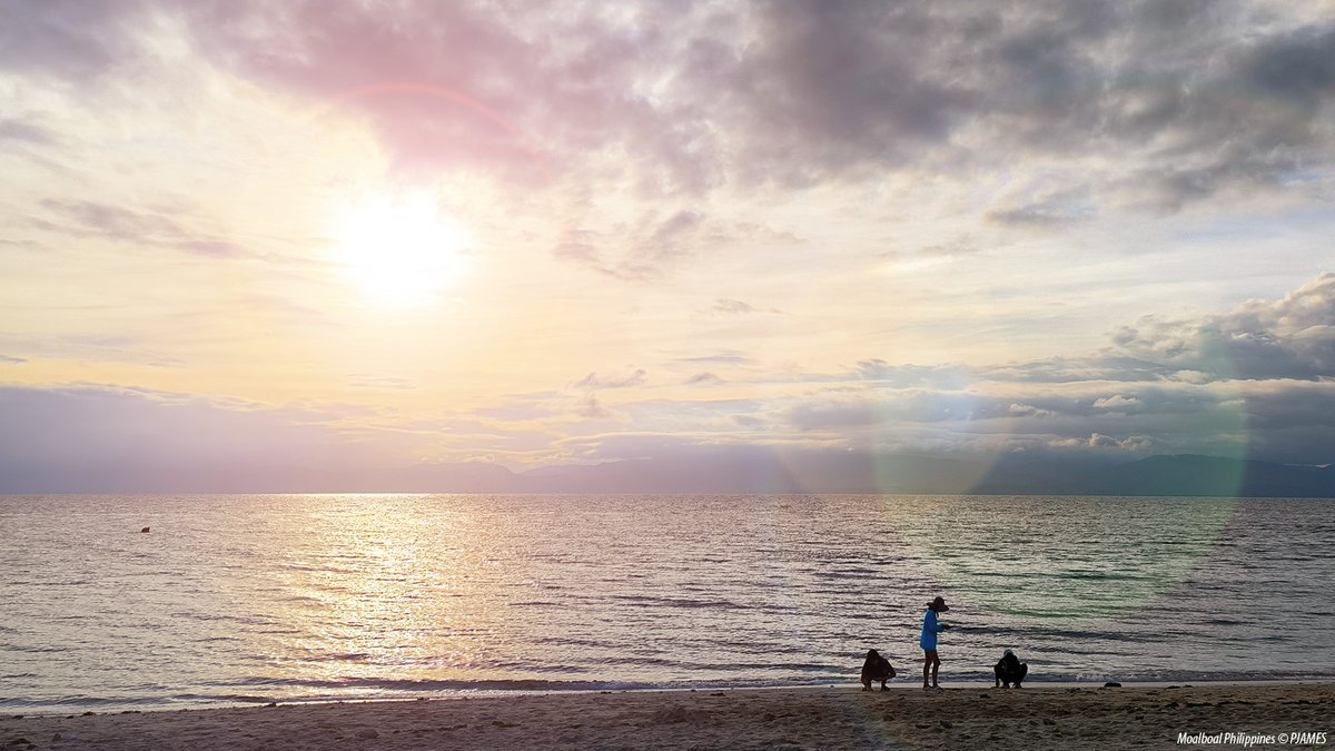 Island Life Therapy: Xiaomi 13T - Quiet time, shortly before the sunset on White Beach: Moalboal Cebu, The Philippines #ThePhotoHour #travelphotography #IslandLife #bantayanisland #bantayan #photography #StormHour #Xiaomi #islandlife #beachlife @TourismPHL #SunsetViews