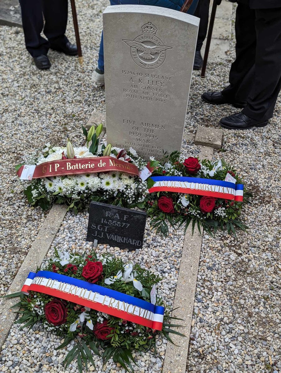 Batterie de Merville tweet media