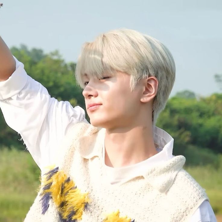 heextraordinary's tweet photo. °` cresça com o jay ☆ uma thread de aniversário 🌻❤️‍🩹 https://t.co/5EgwaCFcIX