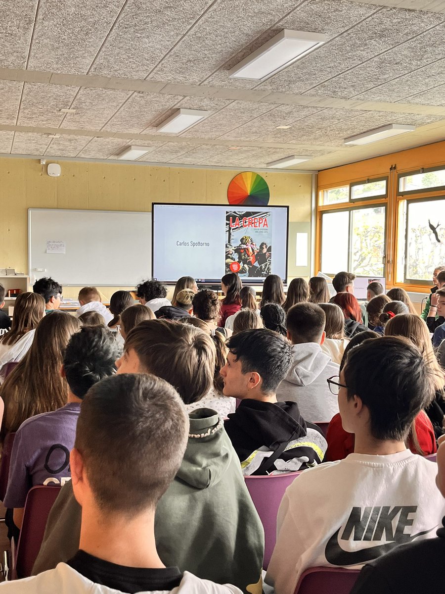 Ayer estuve en Suiza. Llevo casi 8 años presentando “La grieta” en institutos suizos, italianos, franceses y alemanes. Los profesores aseguran que es una herramienta extraordinaria para hablar de la UE. Lo sé: para eso lo hicimos. En España, cero institutos.