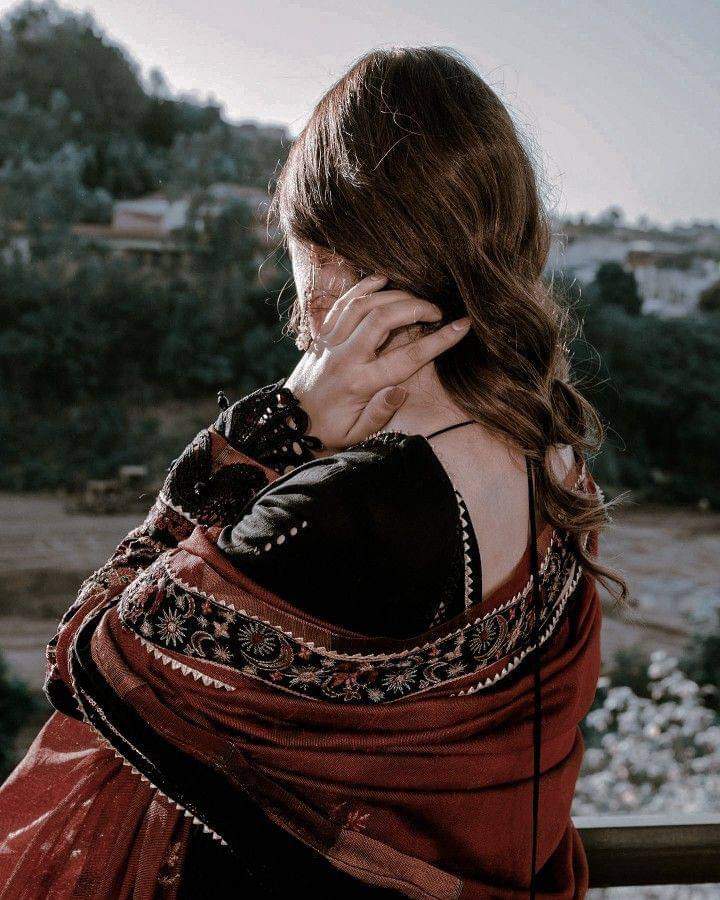 ”ایک چہرہ, ایک دِل اُور ایک رَوّیہ رَکھنَے وَالوں کا شُکریہ“

“Thanks to those with one face, one heart and one attitude”