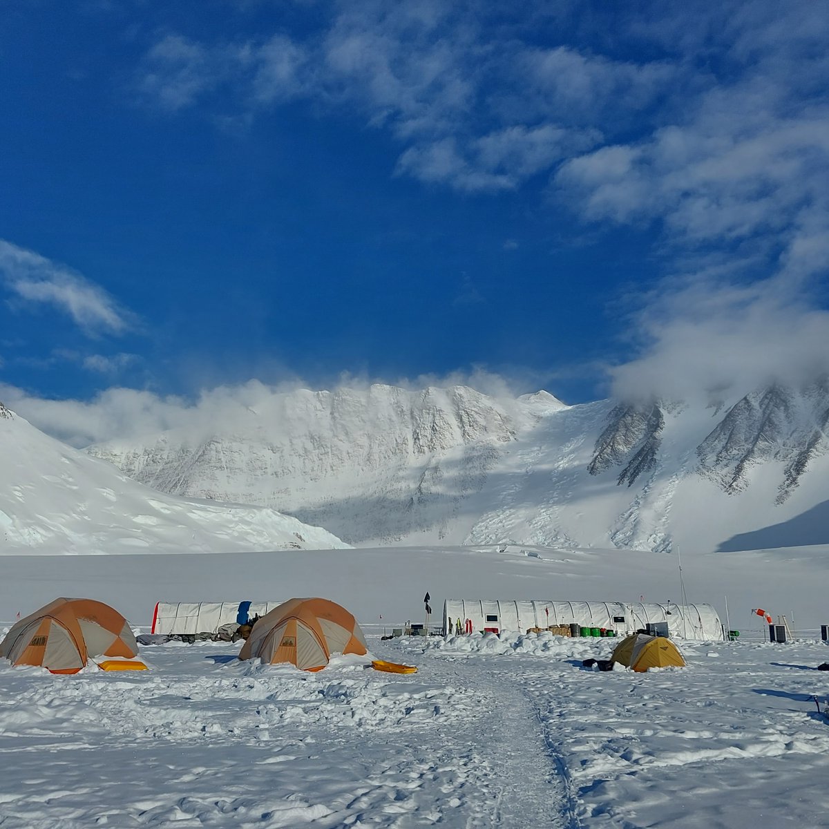 Vinson Base Camp, looking toward Branscomb Ride on Vinson Massif. With one dedicated ALE guide overseeing operations and supported by a team of base camp staff and ALE Rangers, we ensure everything runs smoothly on Vinson Massif. #VinsonBaseCamp #VinsonMassif Photo: Matt Murphy