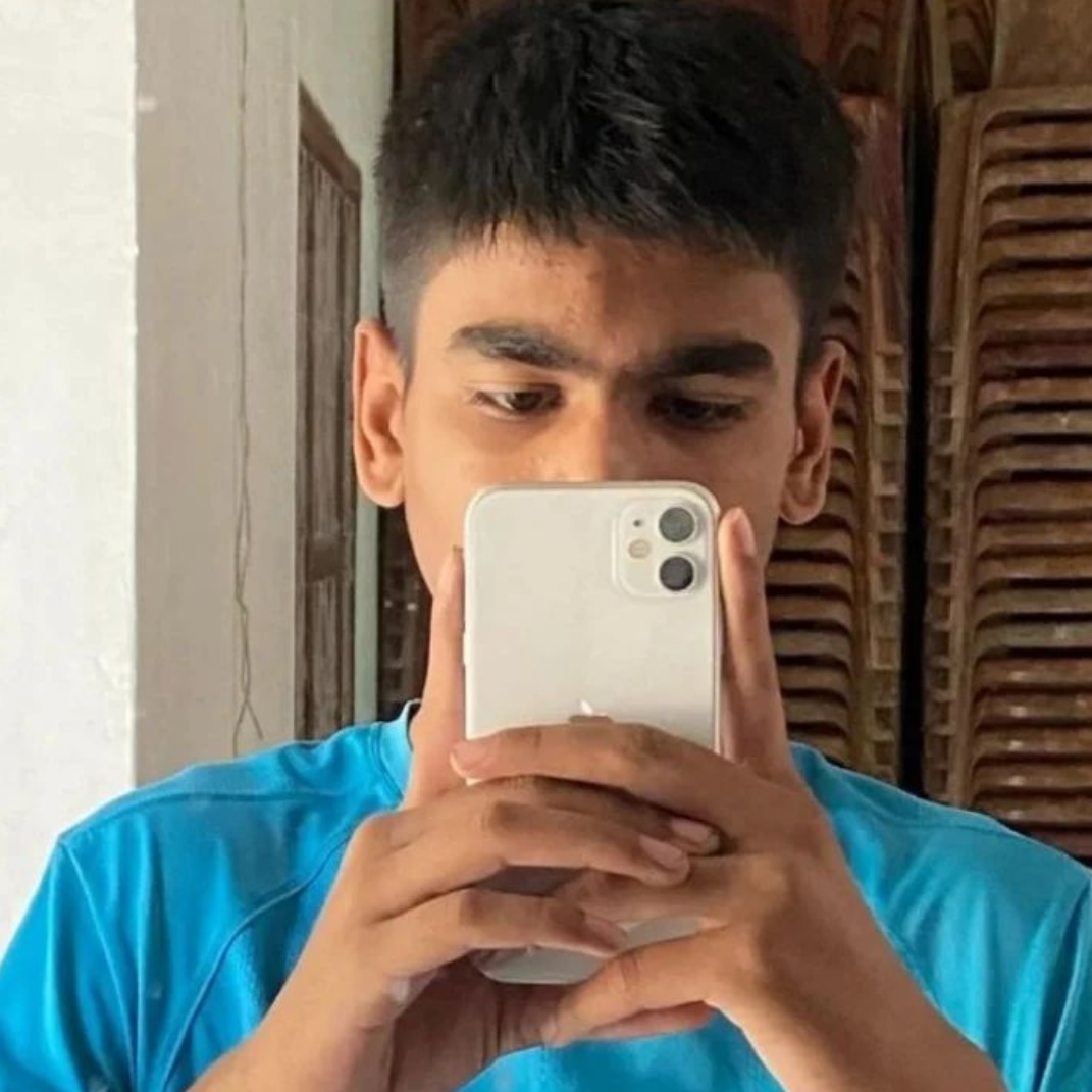 idc_ansab's tweet image. #NewProfilePic 
Life is either a daring adventure or nothing.👷‍♀️