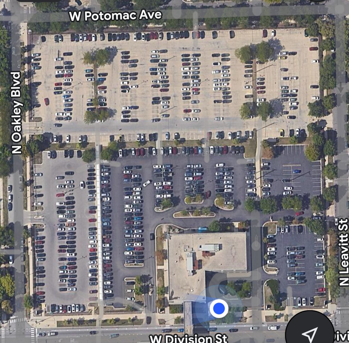 312fietser's tweet photo. You would think this giant medical office facility would have a single bike rack but you would be wrong. https://t.co/v7Ux6Kut62