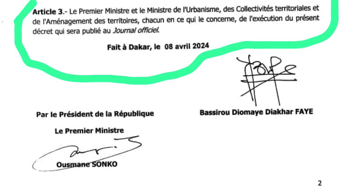 babathiombane's tweet photo. Une formation en Rédaction administrative est nécessaire pour ce nouveau gouvernement qui produit des textes sans rigueur👀
Il doit être plus rigoureux dans  son action .  Veuillez mentionner ce qui saute à l'œil.  Si le Président et son Président avaient bien lu👀😂
#Kebetu https://t.co/SDTSKHEEMI