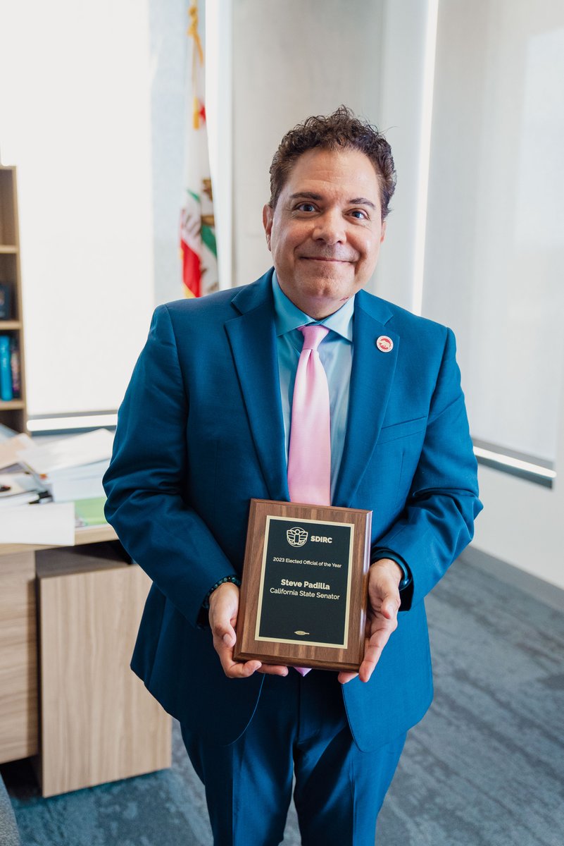 The SDIRC #SanDiego Delegation had the opportunity to deliver a special recognition, the 2023 Elected Official of the Year to @SenatorStevePadilla. Senator Padilla, thank you for meeting with us on #ImmigrantDay2024 to discuss how we can further advance #immigrantsrights in CA.